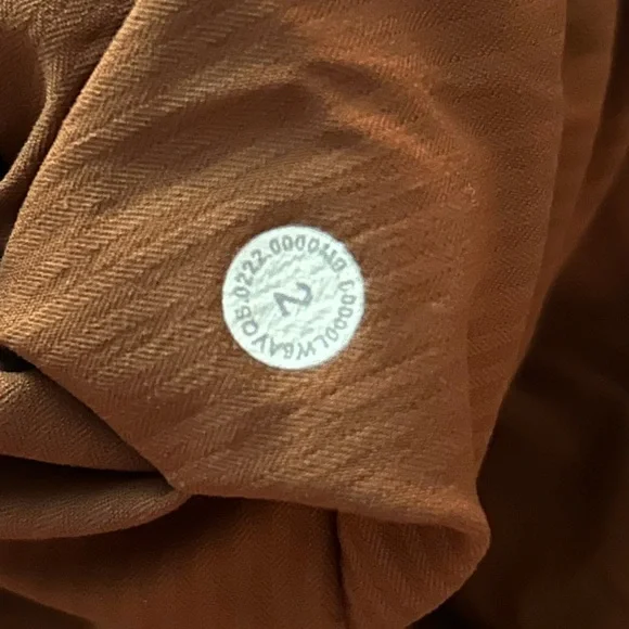 Lululemon Dance Studio Mid-Rise Crop 25", Size 2 - Picture 9 of 10